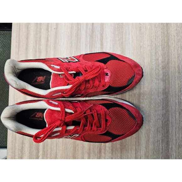 Men\'s Size 9.5 New Balance 2002R Team Red Comfort Laced Low Top Shoes M2002RDR